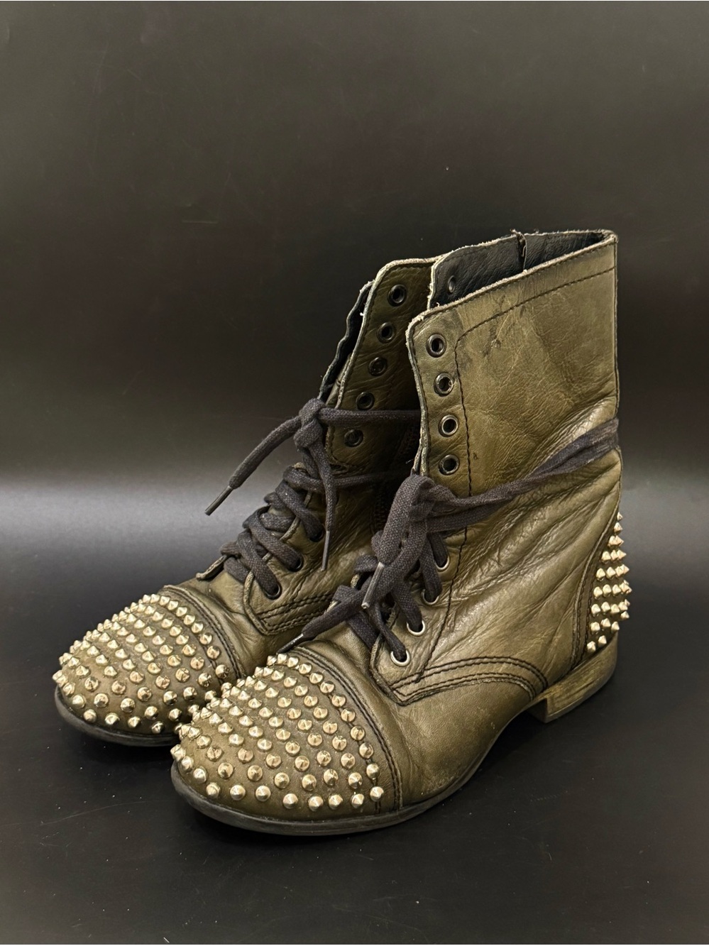 STEVE MADDEN “Tarnney” Dark Olive Green Leather Studded Combat Boots Size 7.5M